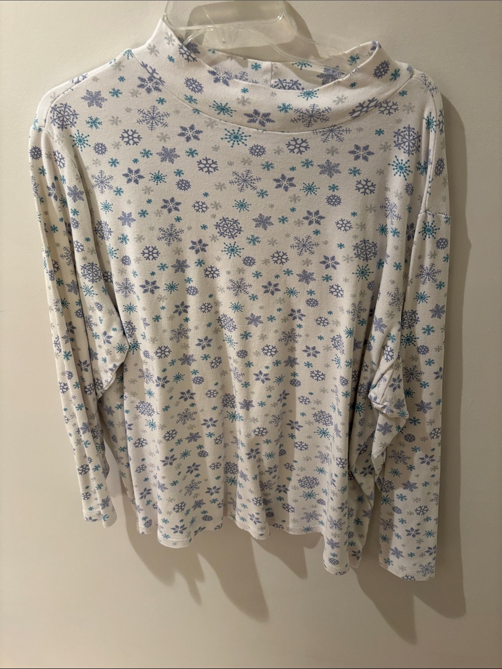 Alfred Dunner White Long-Sleeve Top with Blue Snowflake Print